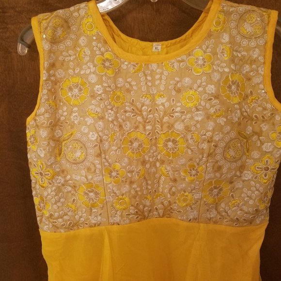 Chanderi Silk Saree in Yellow dress - Picture 2 of 8